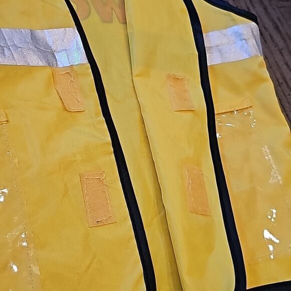 Kids construction worker vest and hat - Picture 8 of 9